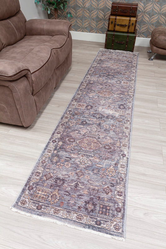 Kashmera  Giselle Runner